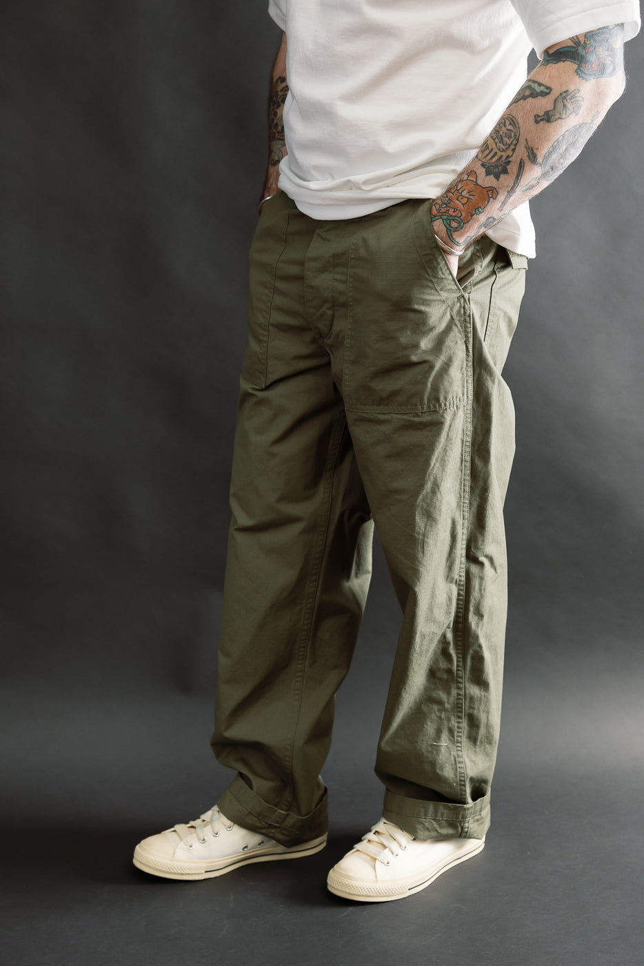 Front view, full body of male model 5'9