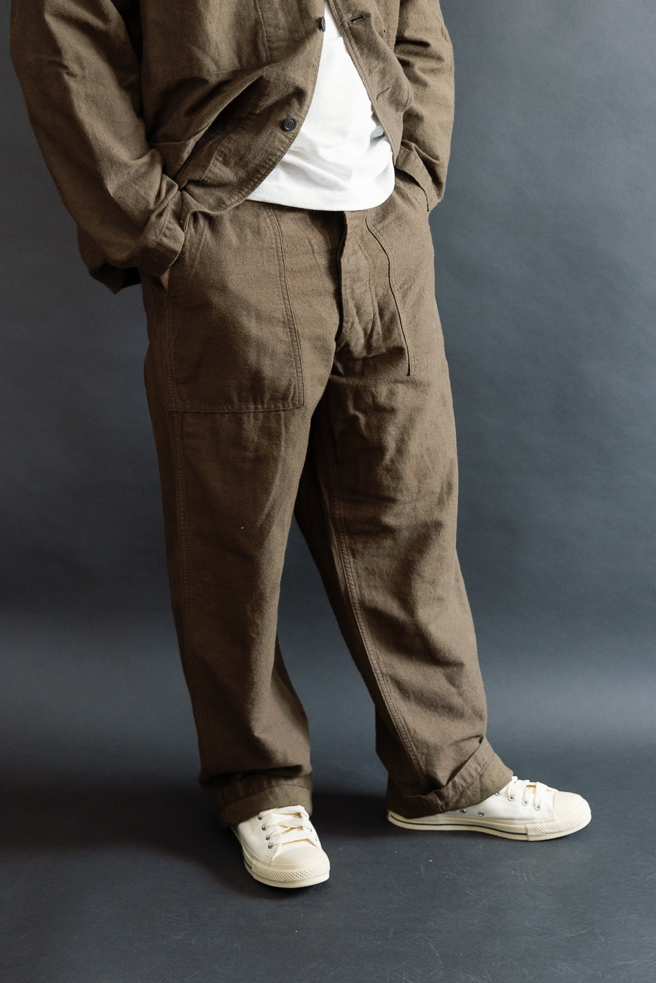 Front view, male model 5'9