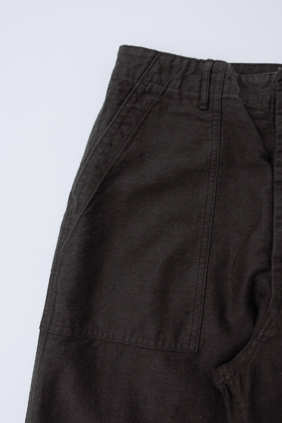 Close-up front view of charcoal gray cotton linen moleskin fatigue pants, pocket detail.