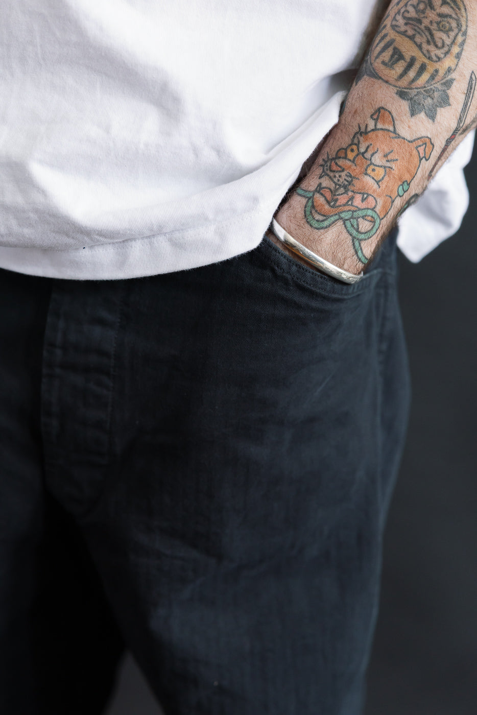 Close-up of male model, 5'9