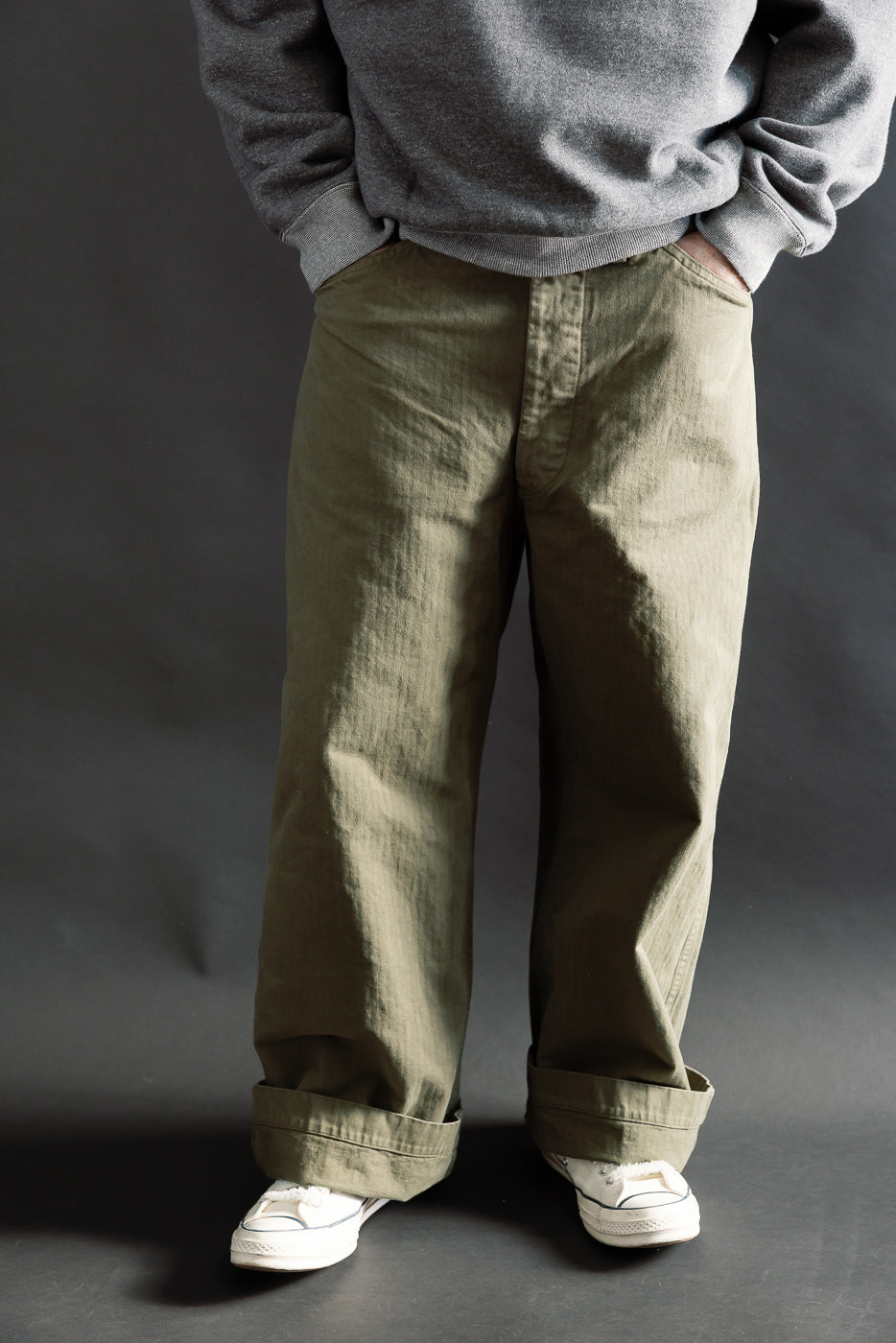 Front view, mid-close-up of male model 5'9