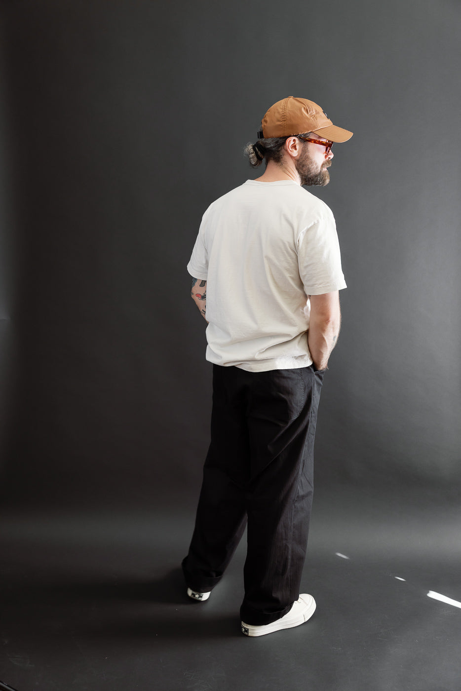 Full body back view: Male model (5'9
