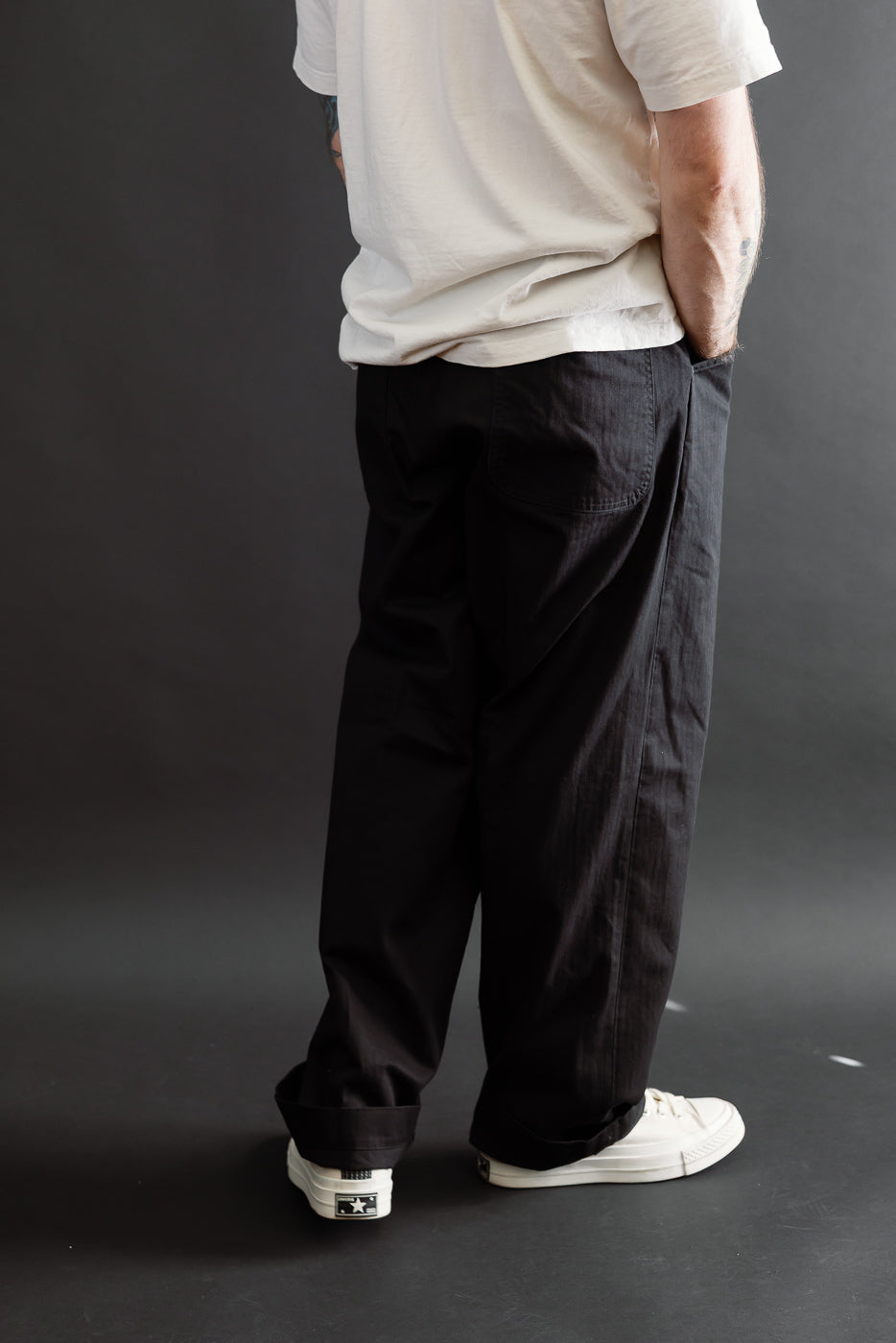 Side view of male model (5'9