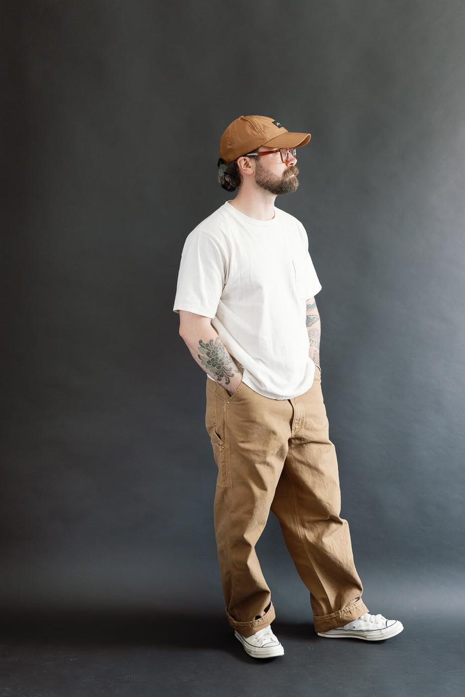 Full body side view of male model, 5'9
