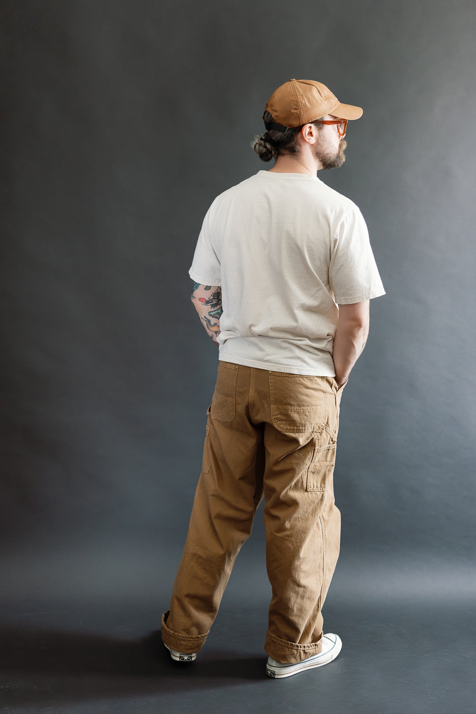 Full body back view of male model, 5'9