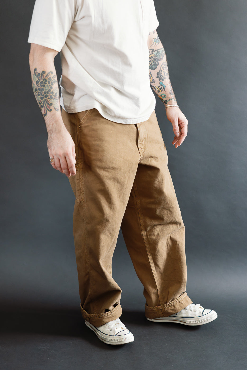 Front view, male model 5'9