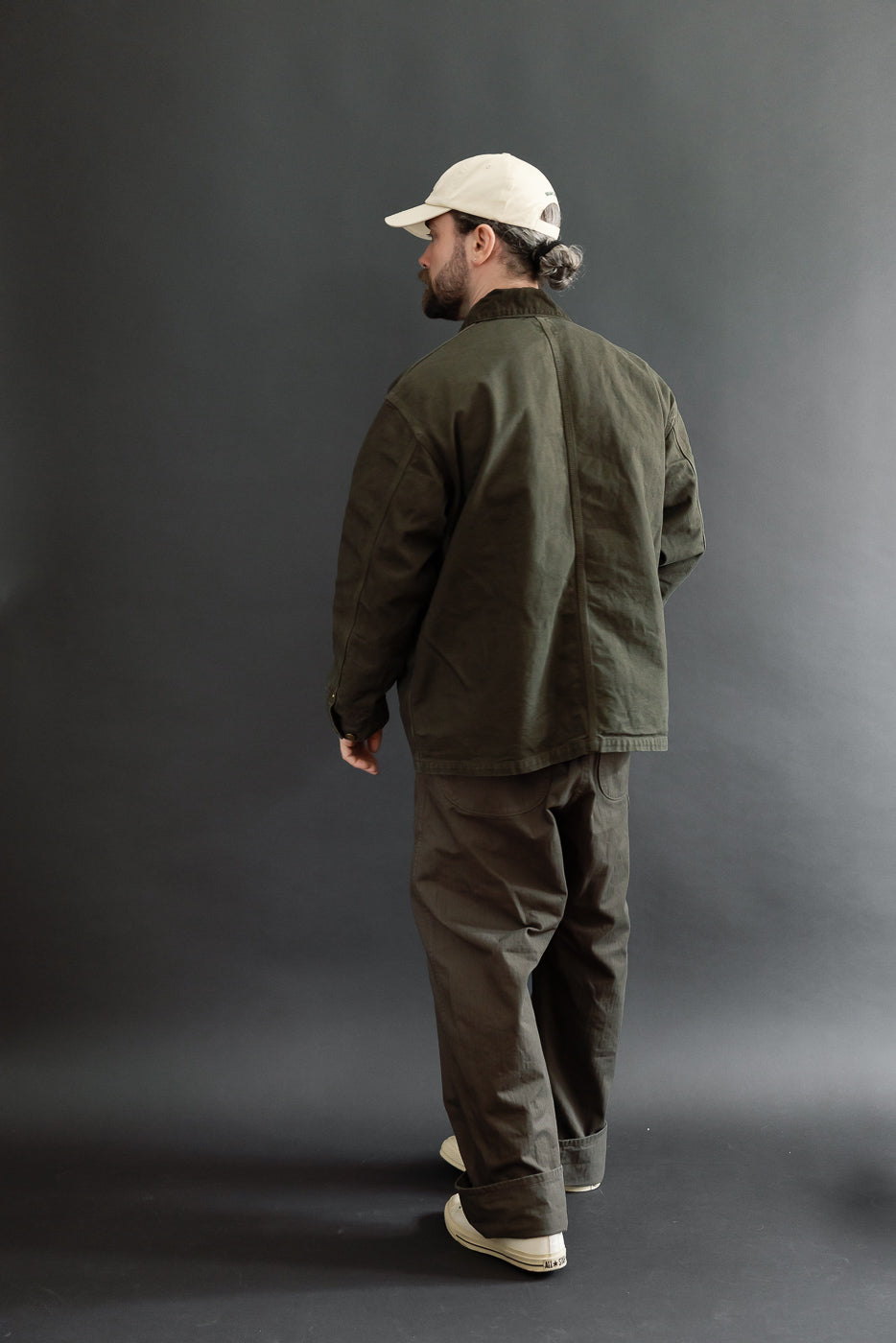 Back view of full body shot: male model, 5'9