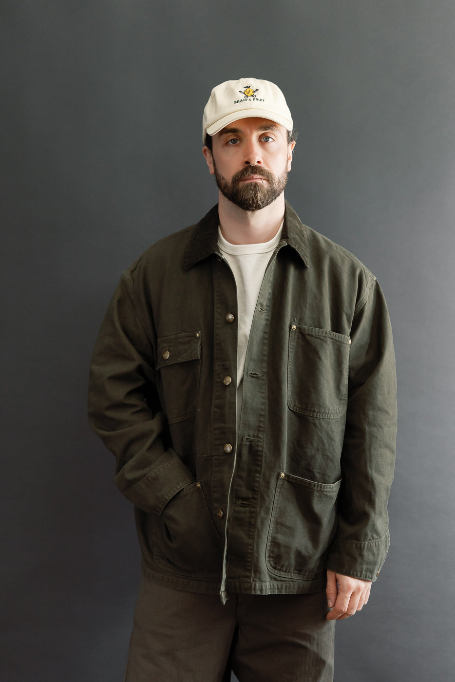 Front view of a male model, 5'9