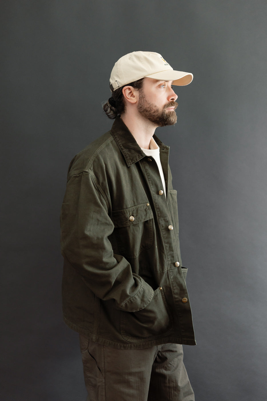 Profile view of a male model, 5'9