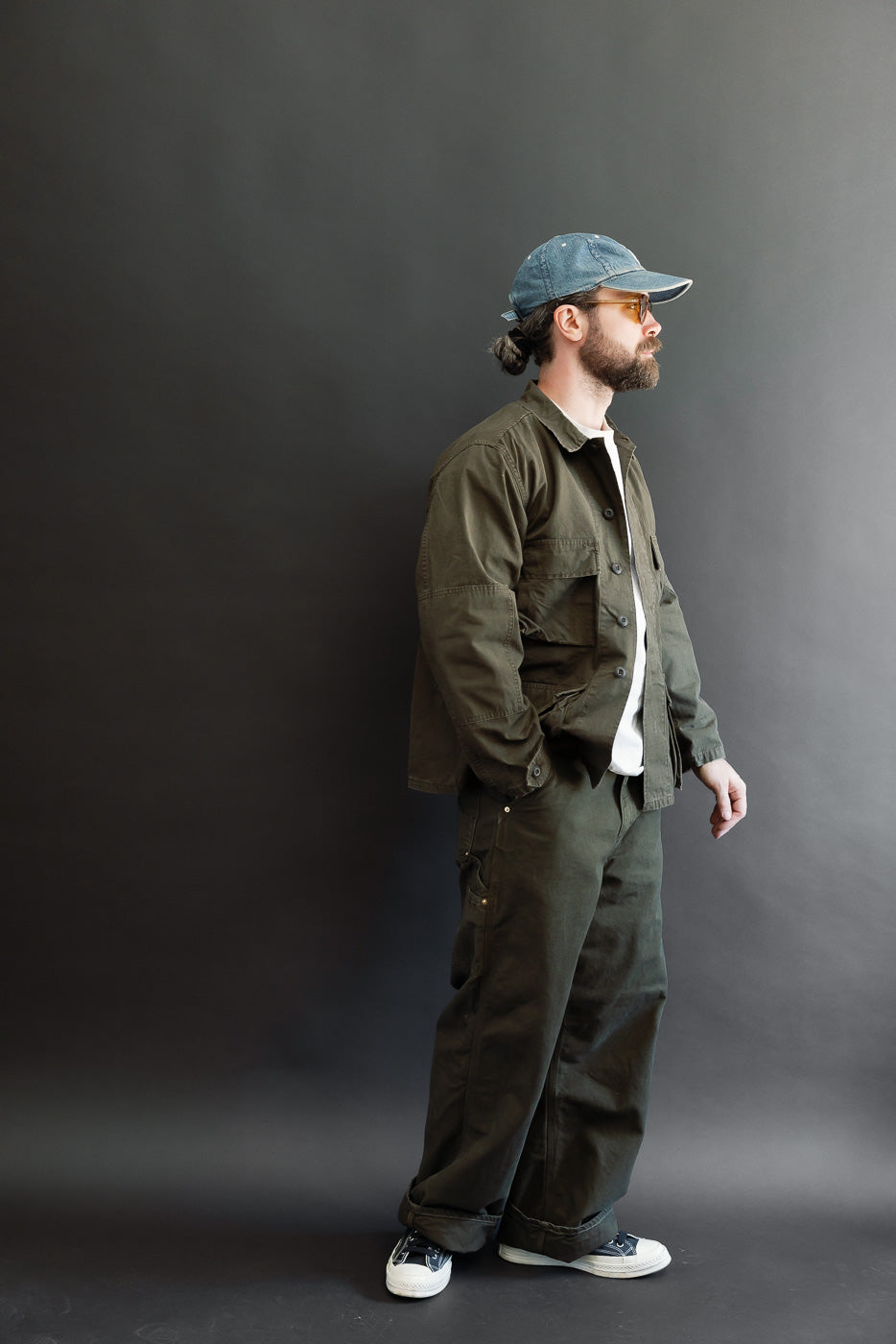 Full body side view of a male model, 5'9