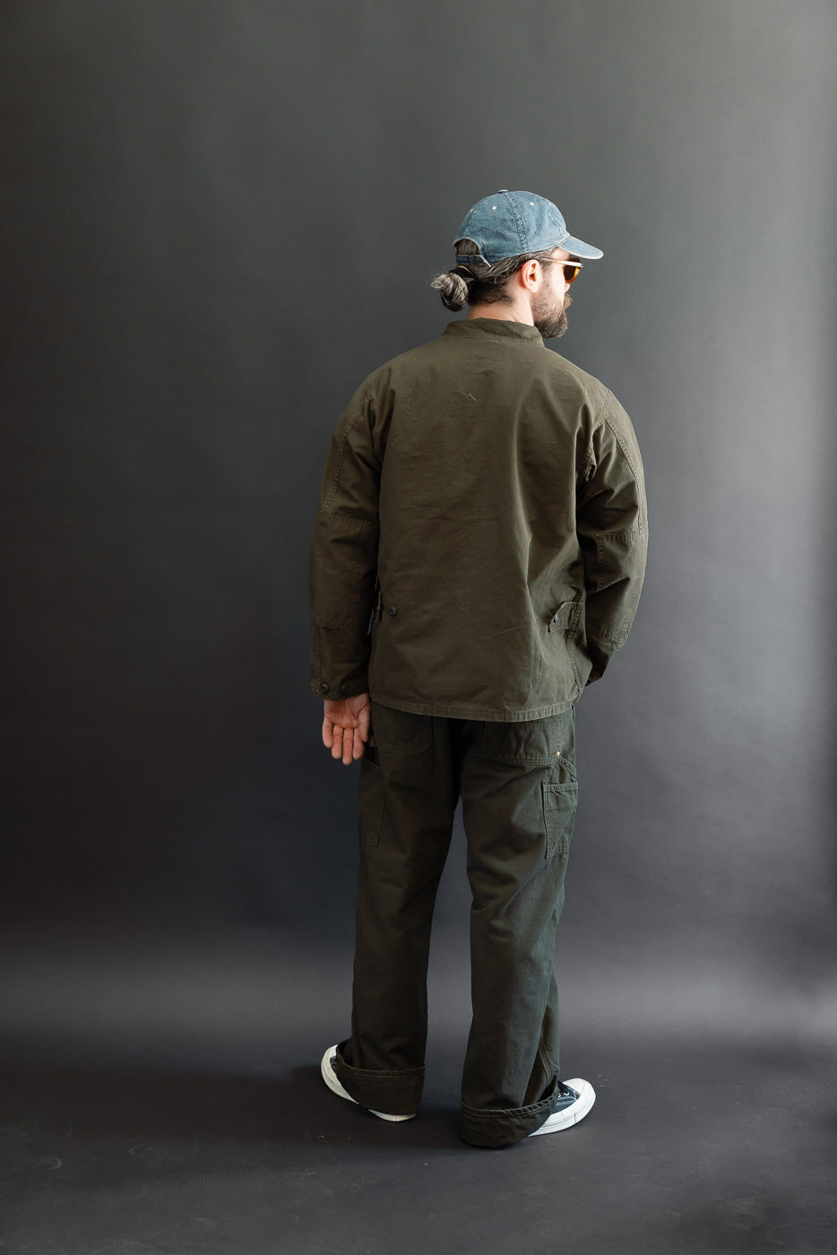 Full body back view of a male model, 5'9