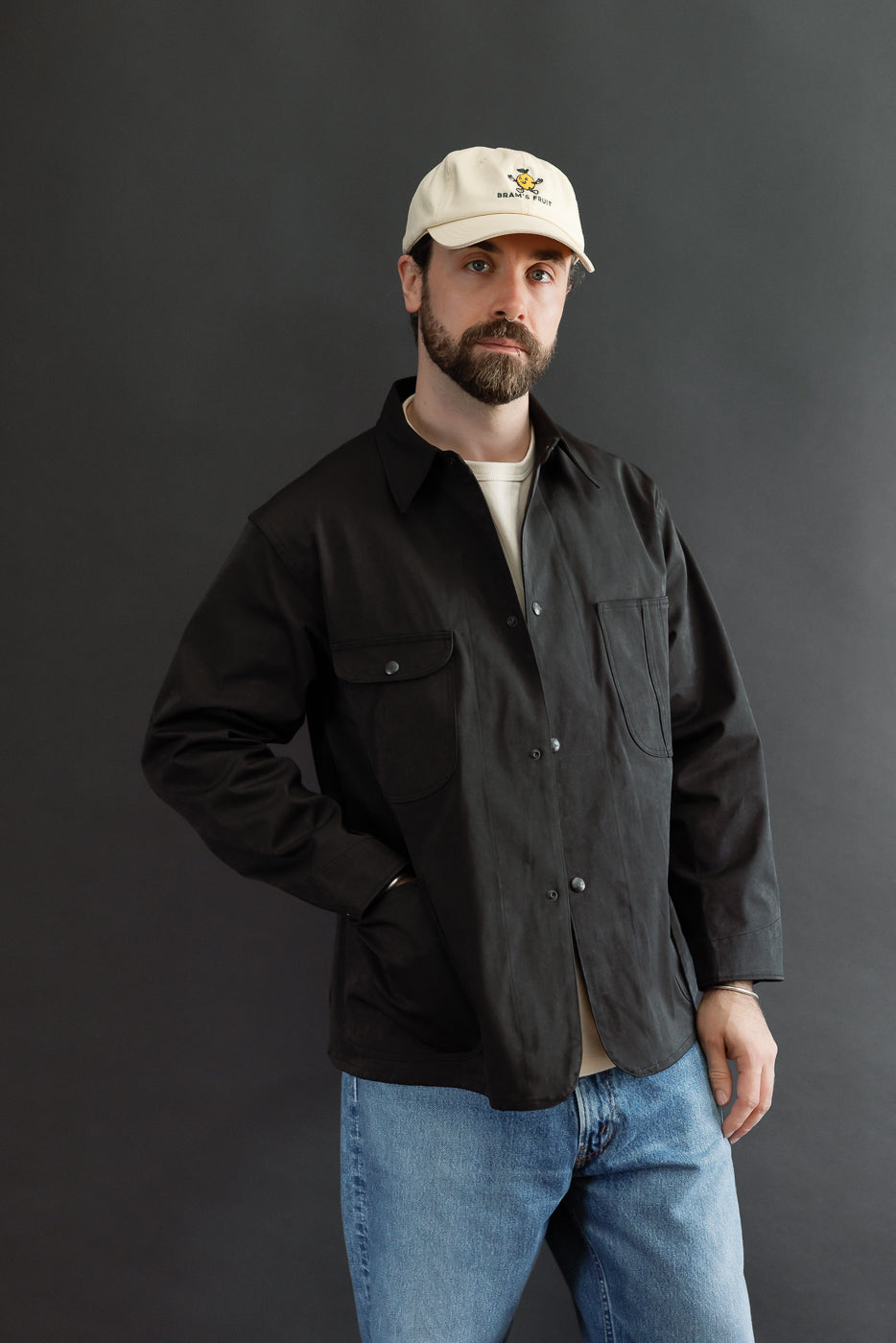 Front view of a male model, 5'9