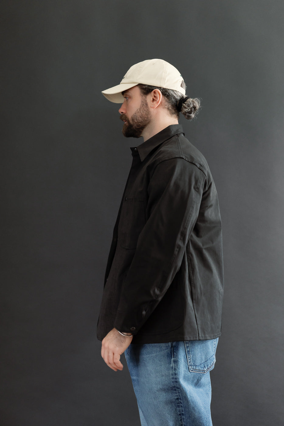 Side profile of a male model, 5'9