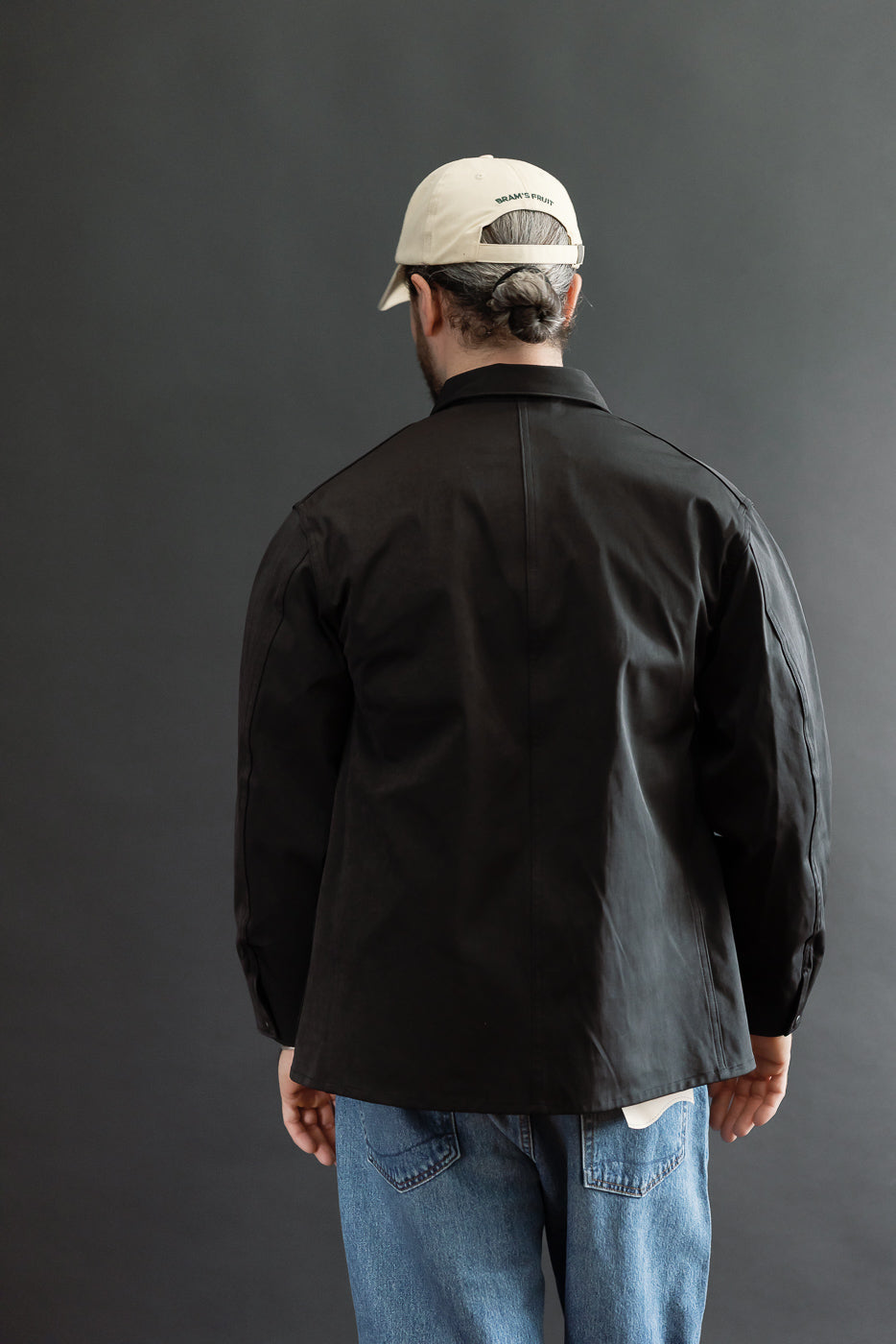 Back view of male model, 5'9