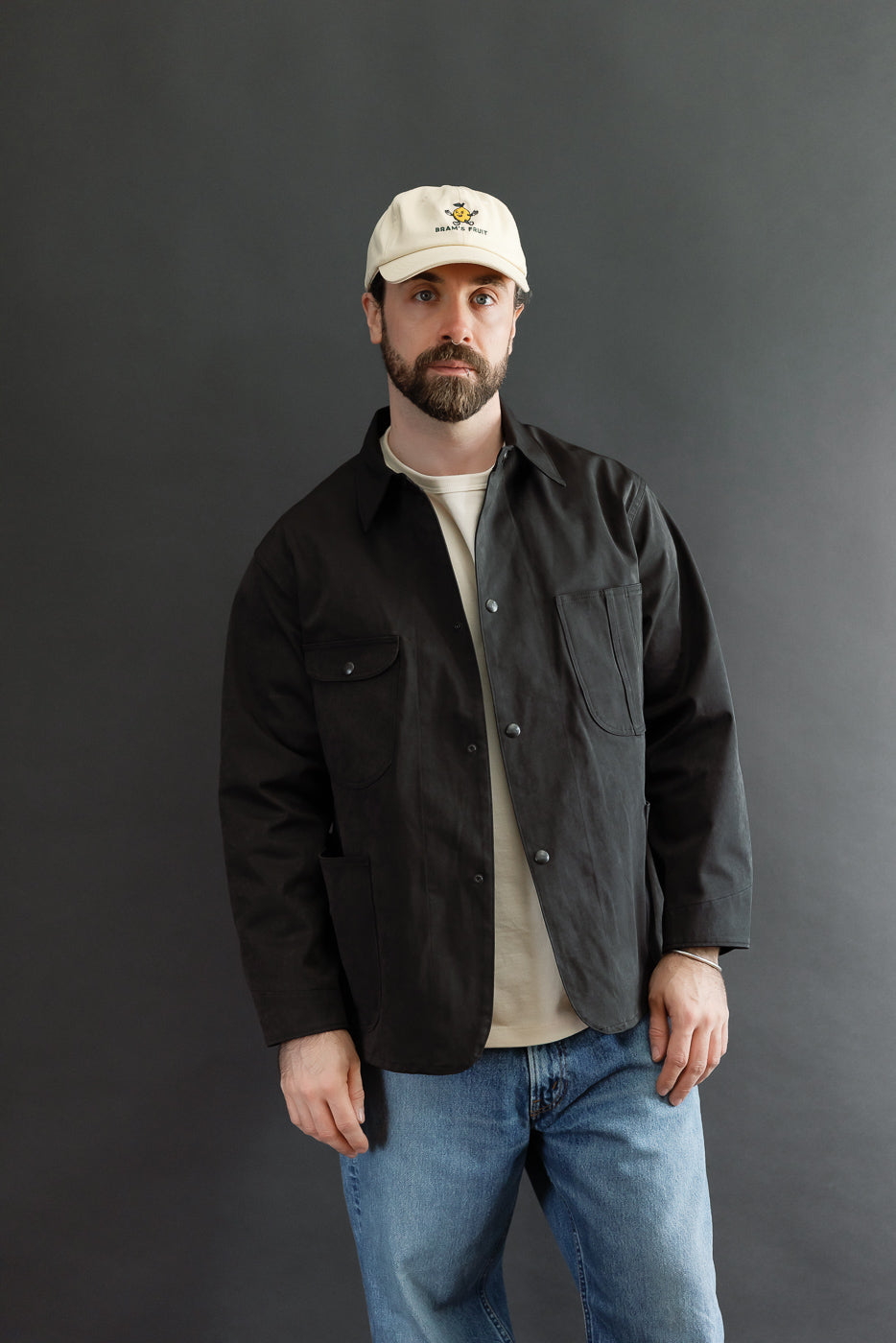 Front view of a male model, 5'9