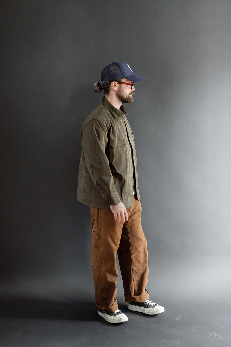 Full body side view of a male model, 5'9