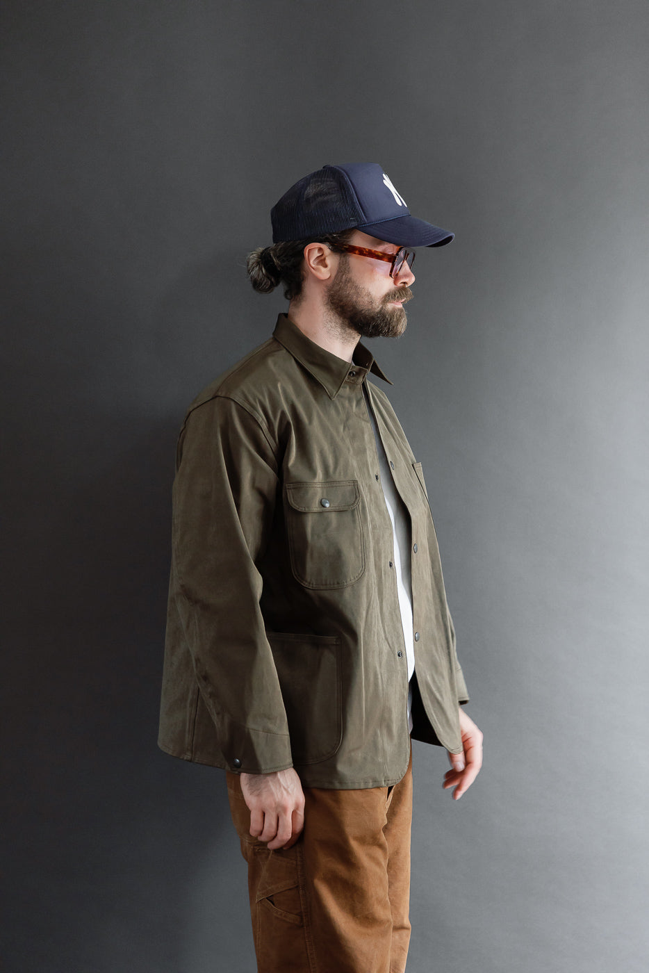 Side view of male model (5'9