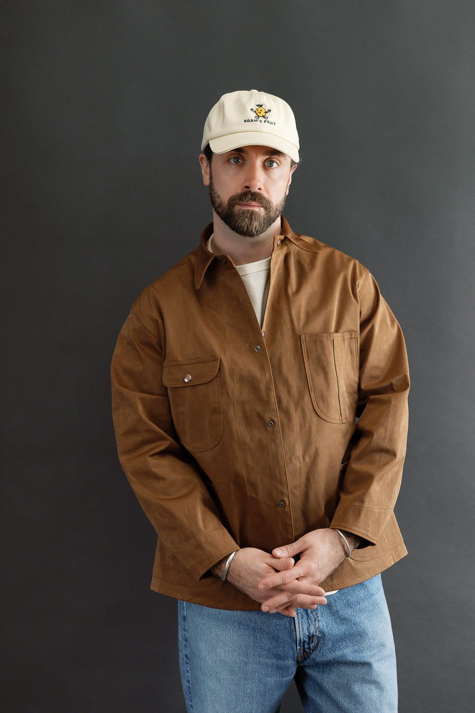 Front view of a male model, 5'9