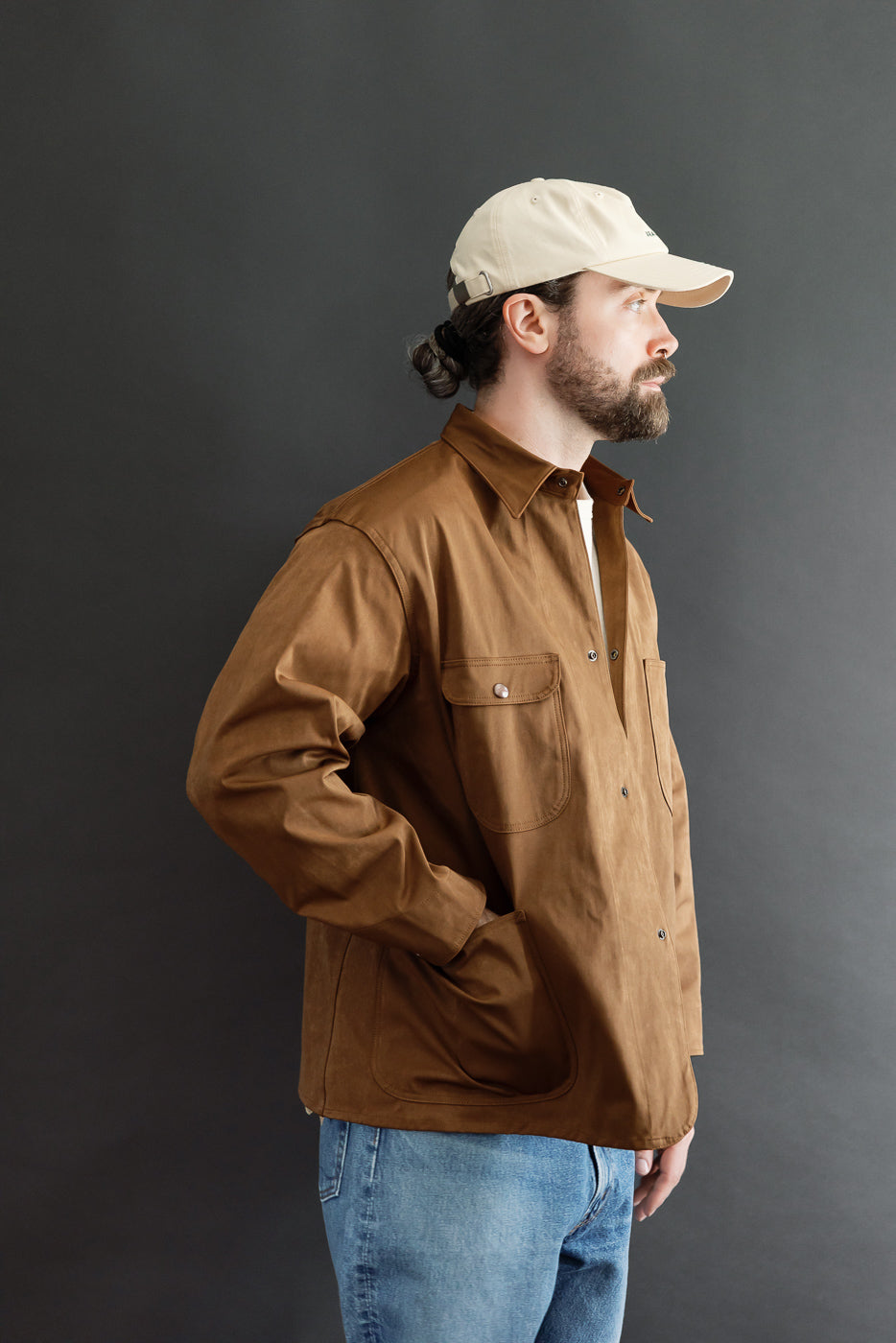 Profile view of a male model (5'9