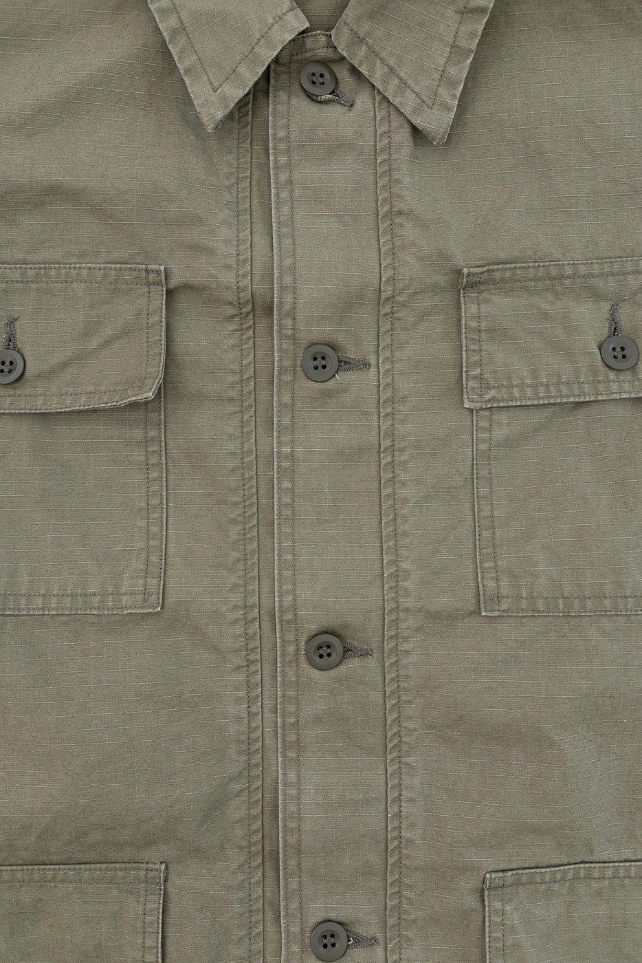 01-8046-76k Utility Short Sleeve Work Shirt Jacket in Army Green, featuring a pointed collar, button-front placket, and two chest patch pockets with buttoned flaps, showcasing a subtle ripstop grid pattern.