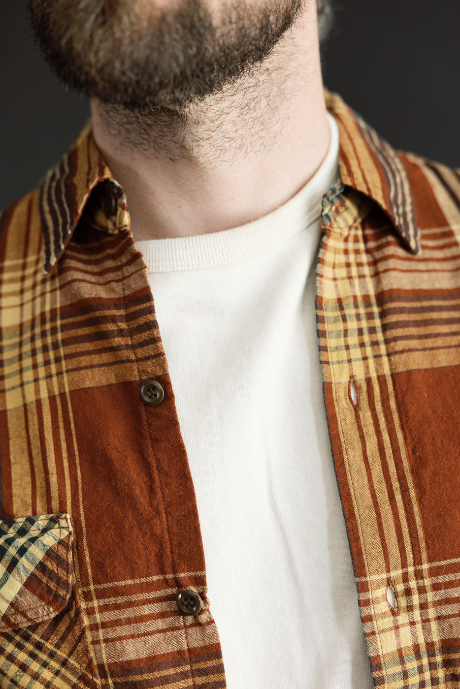 Close-up front view of male model (5'9