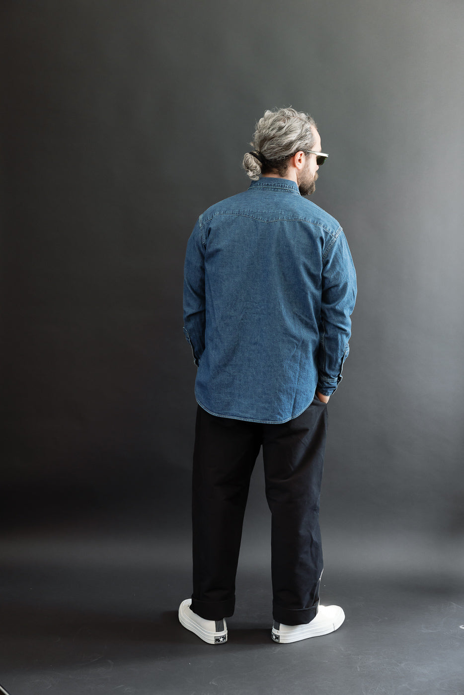 Back view, full body: male model, 5'9