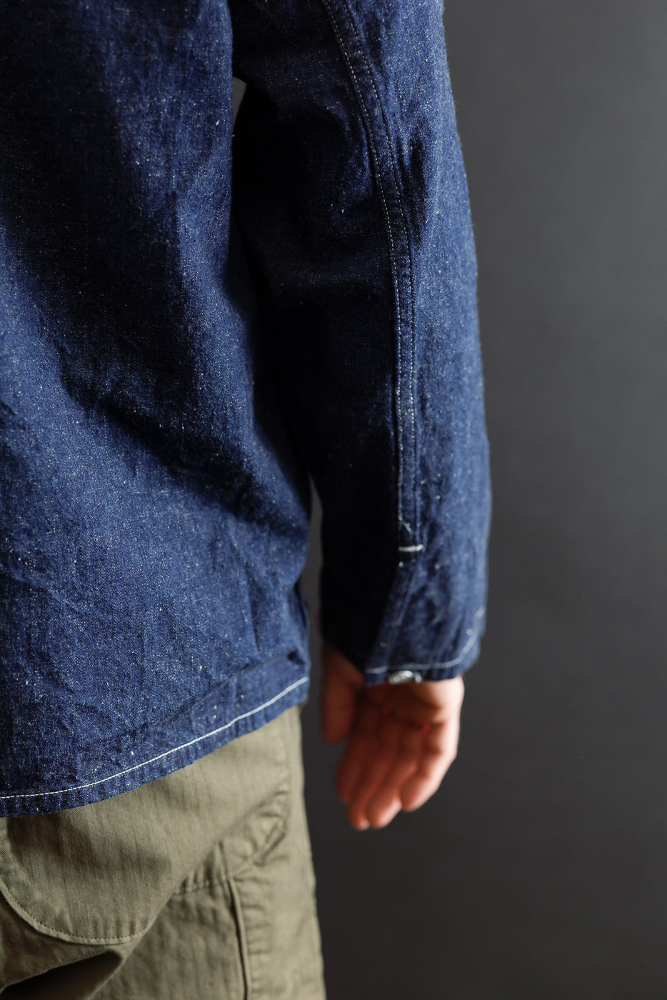 Close-up side view of a male model, 5'9