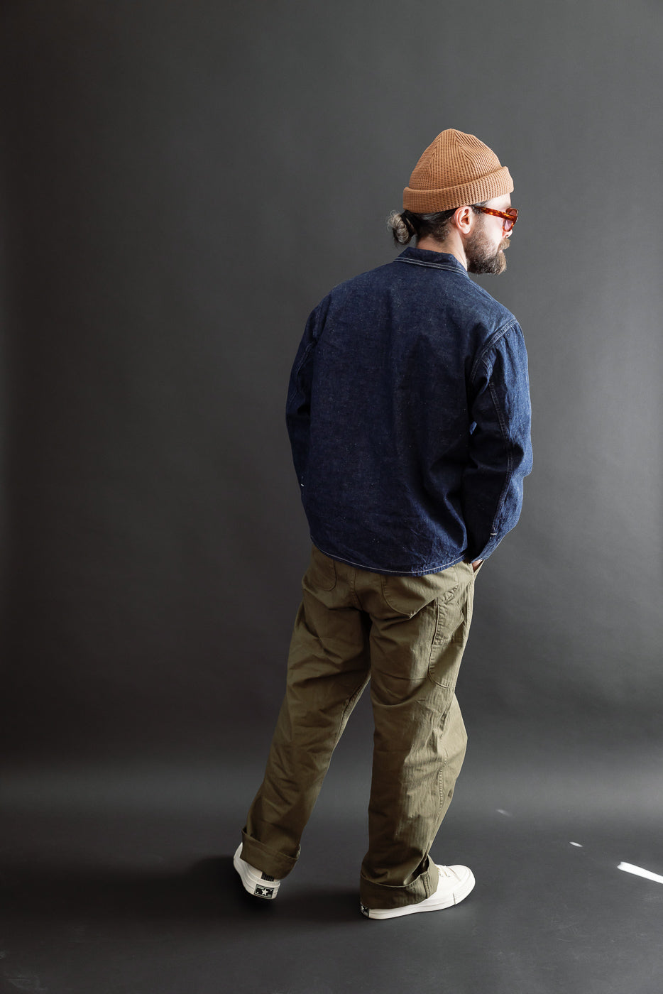 Full body back view of a male model (5'9