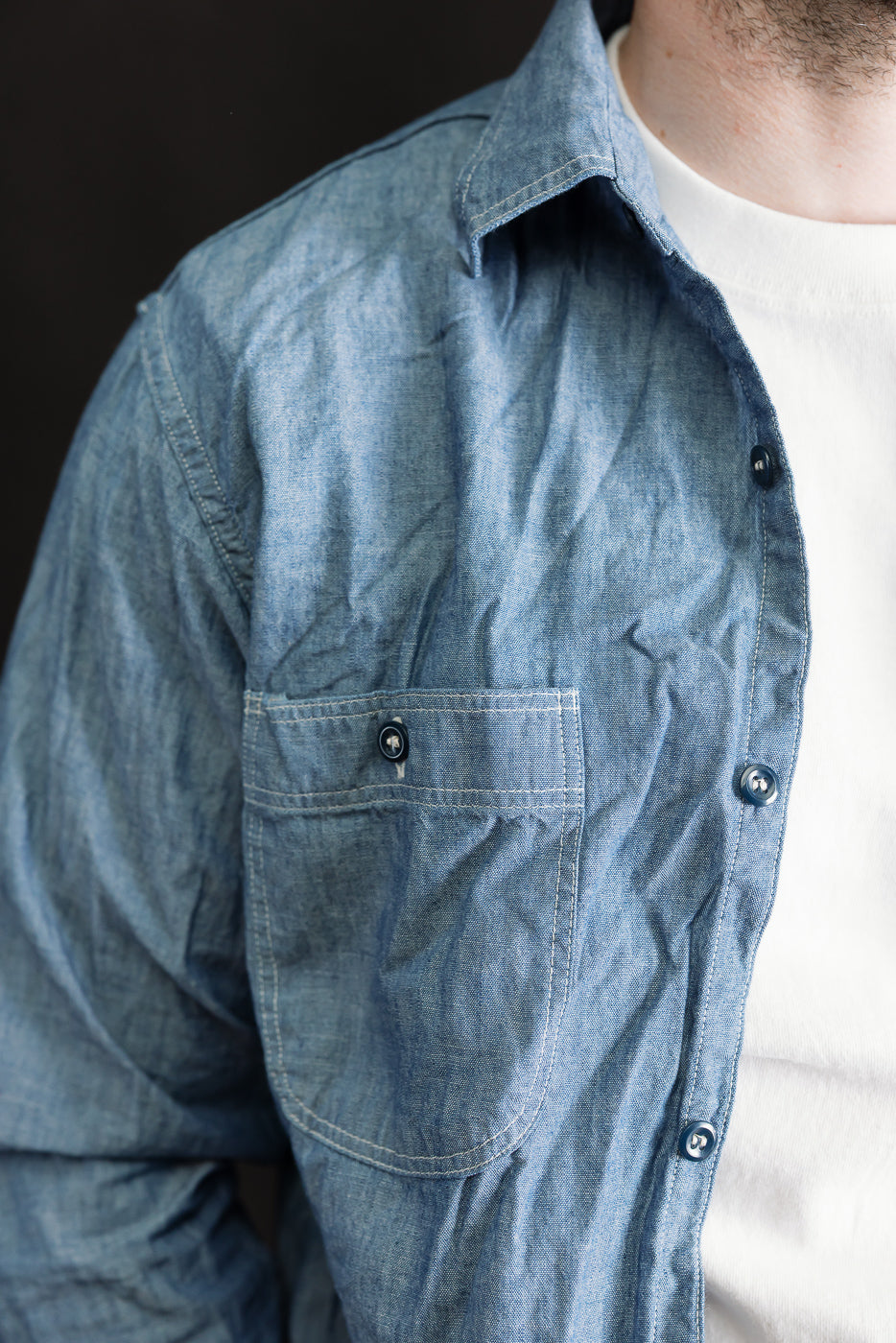 Close-up of male model, 5'9