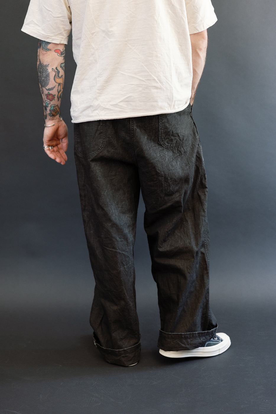 Back view of male model, 5'9