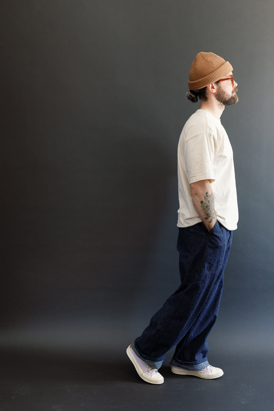 Full body side view of male model, 5'9