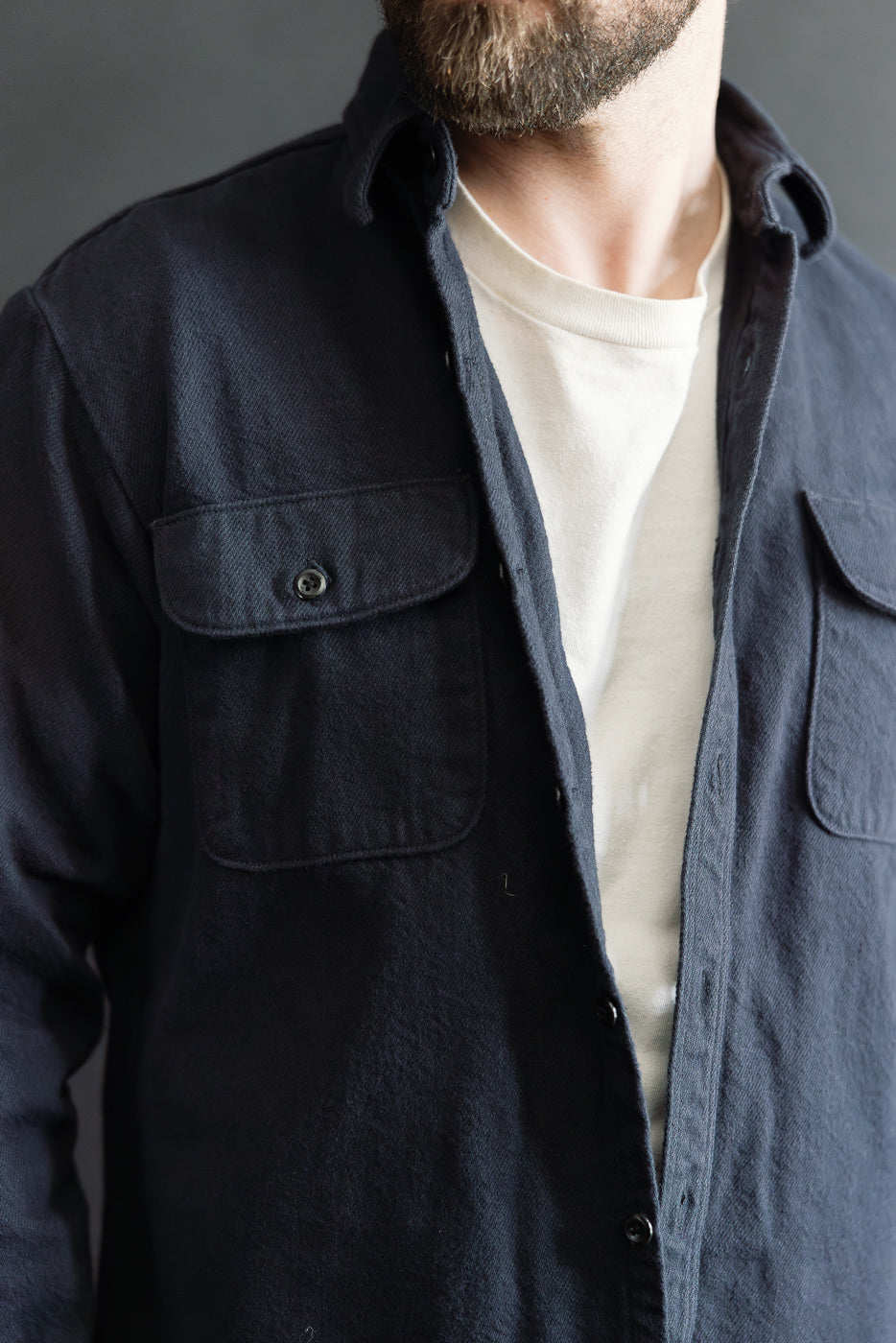 Close-up front view of male model (5'9