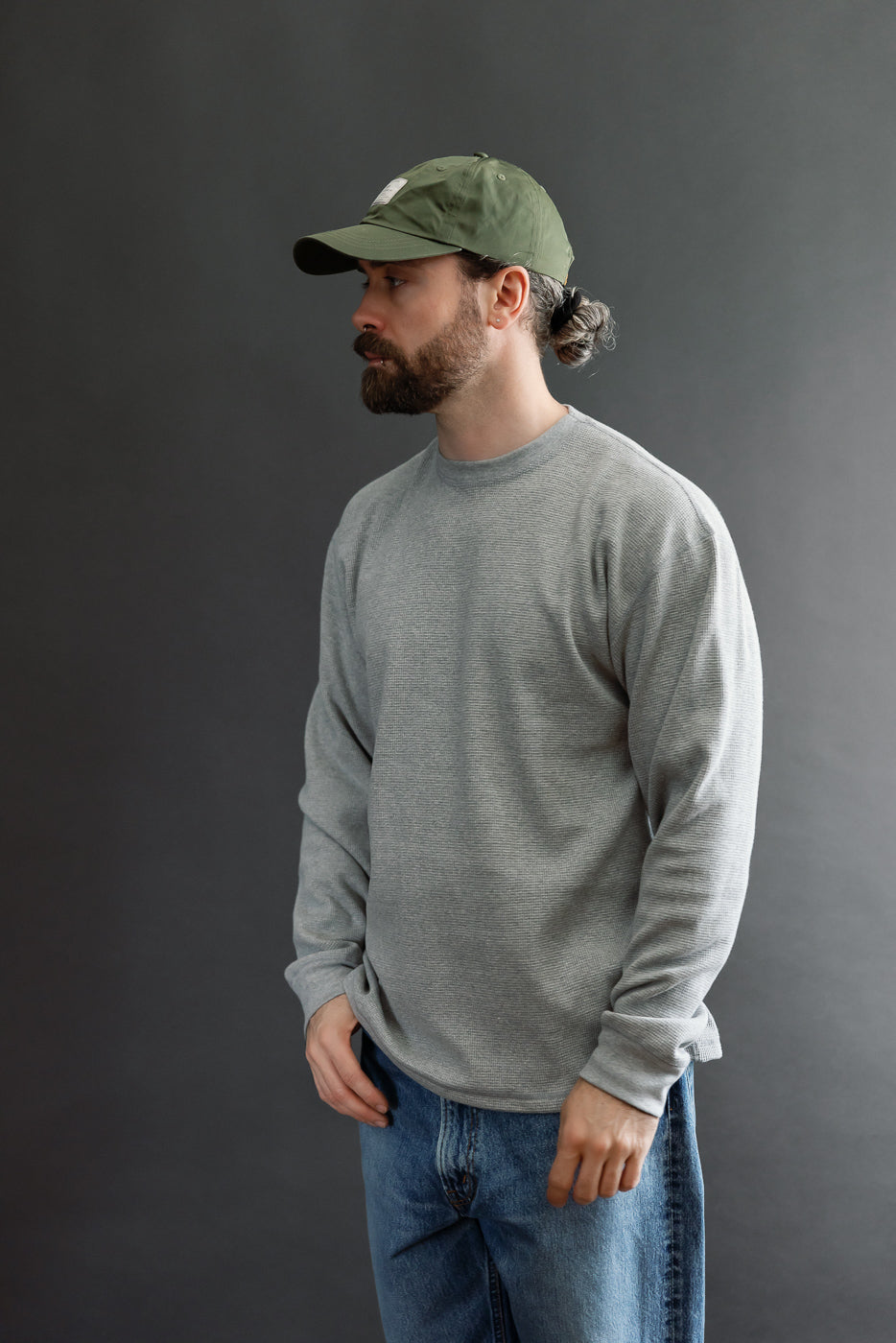 Side view of male model, 5'9