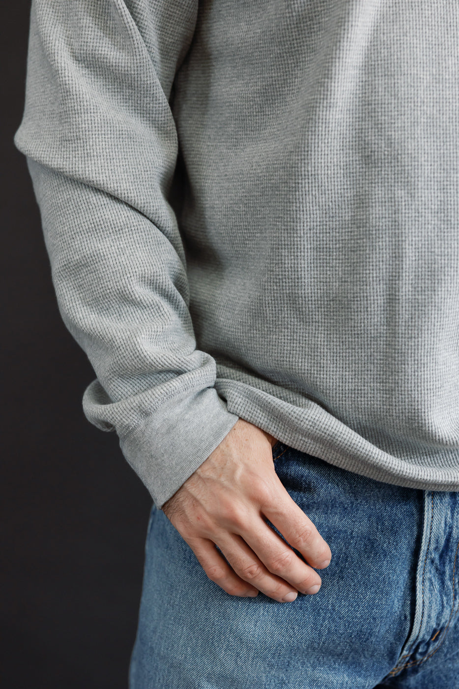 Close-up of a male model (5'9