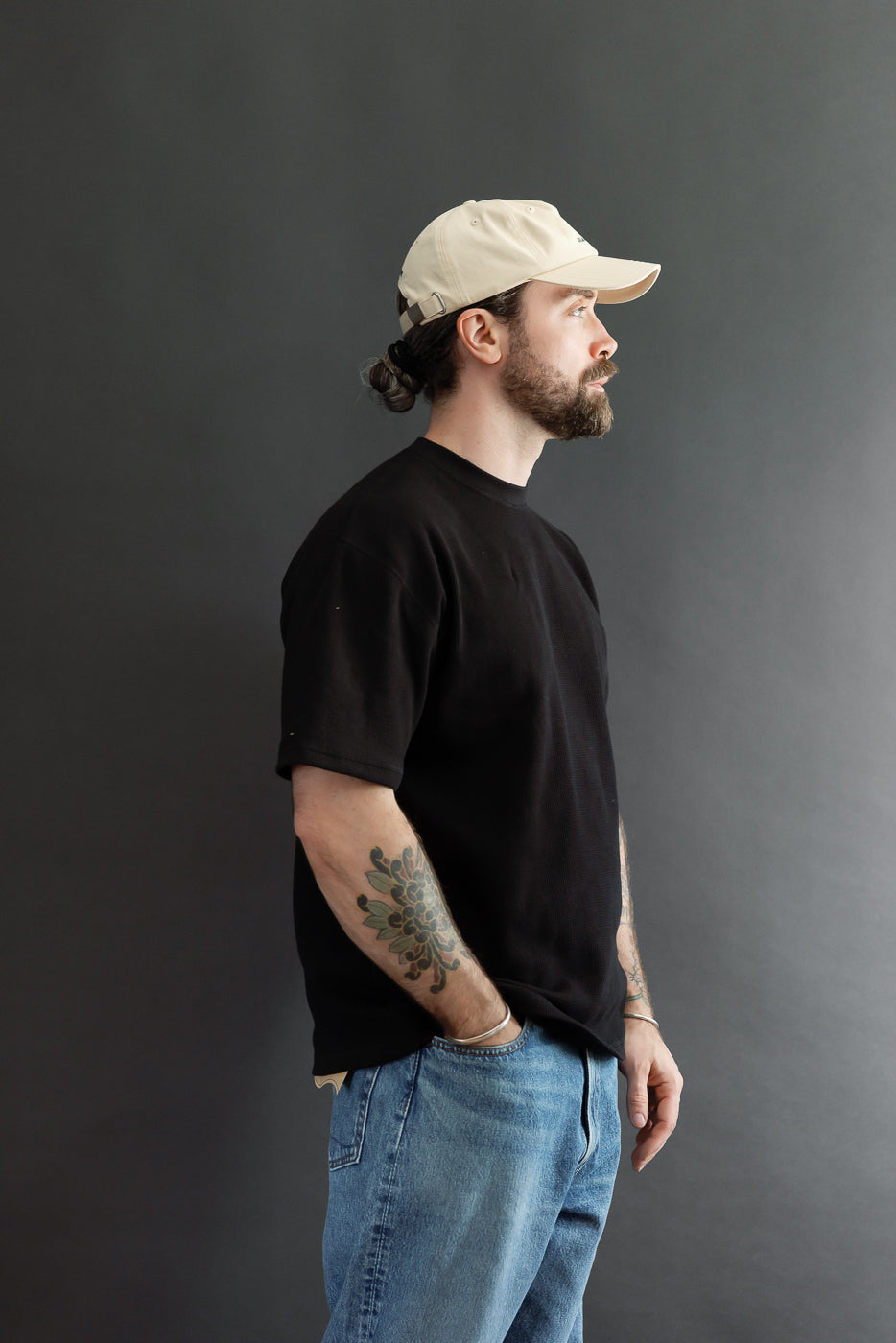 Side view of male model, 5'9