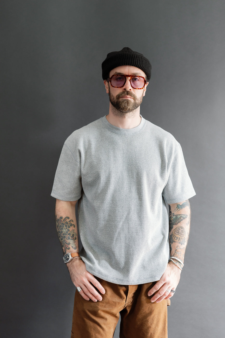Full body front view: male model, 5'9