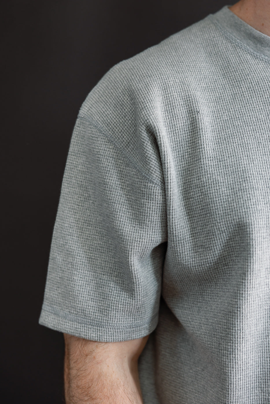Close-up of a male model (5'9