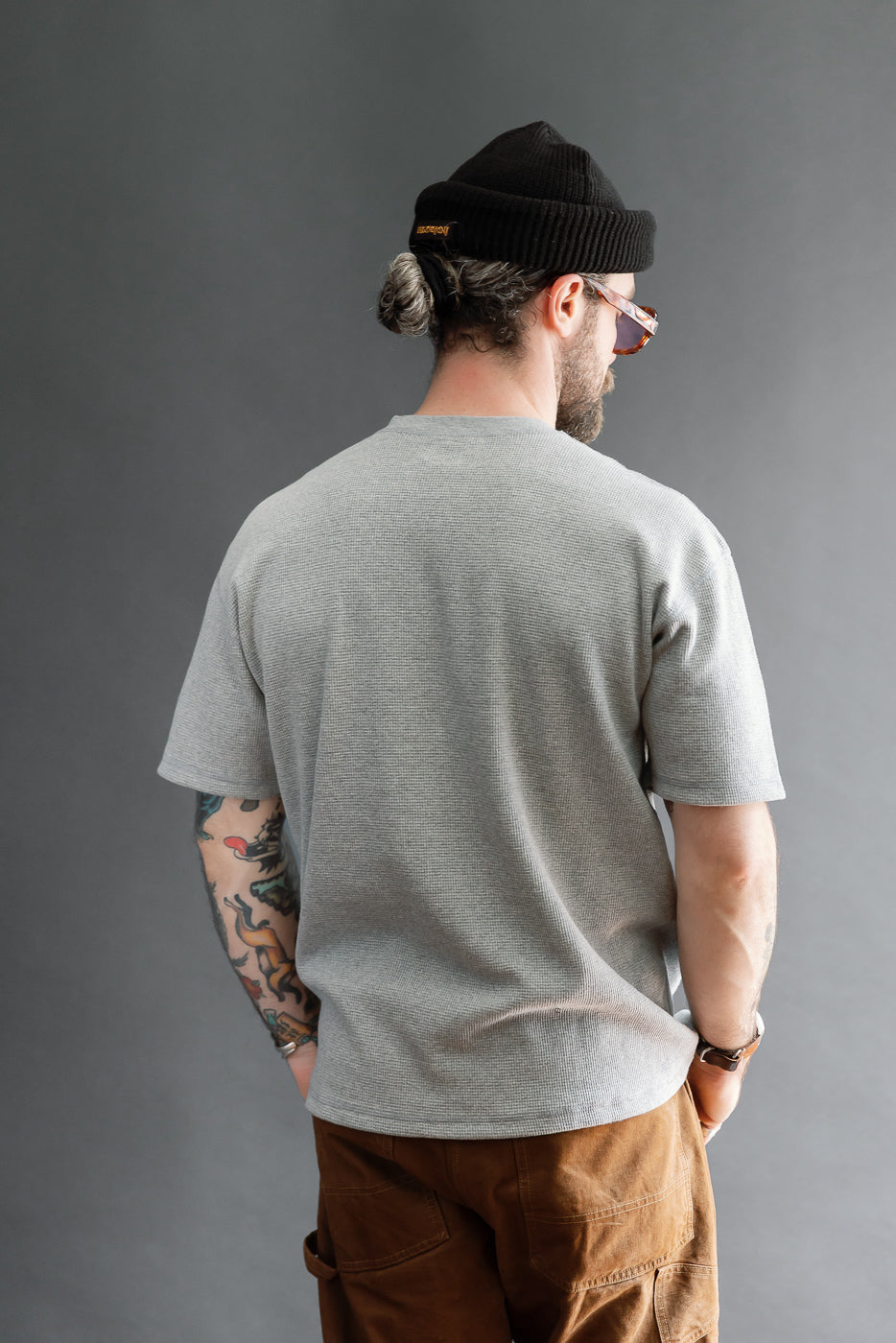 Back view of a male model, 5'9