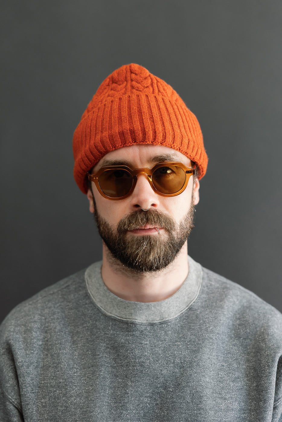 Close-up front view of a male model (5'9
