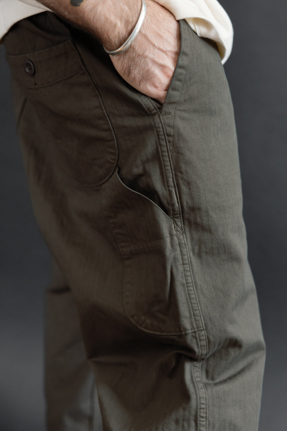 Close-up, left side of olive green pants on a 5'9