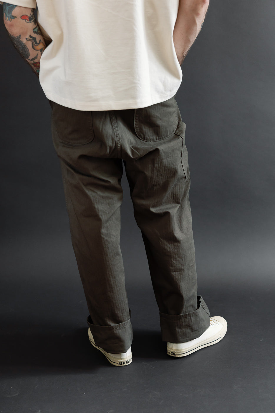 Back view of olive green pants on a 5'9