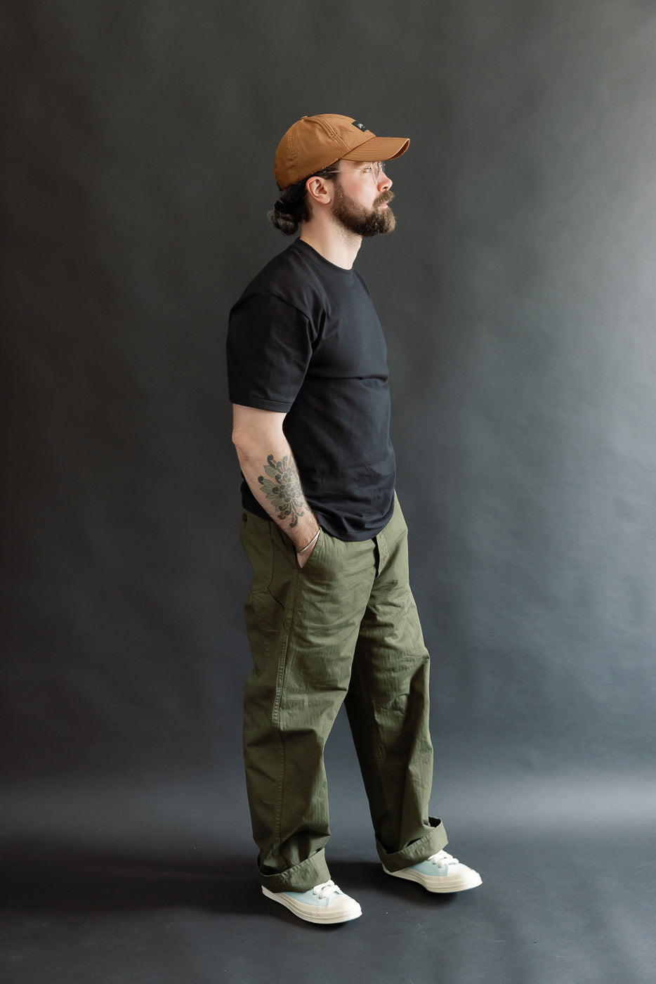 Full body side view of male model, 5'9