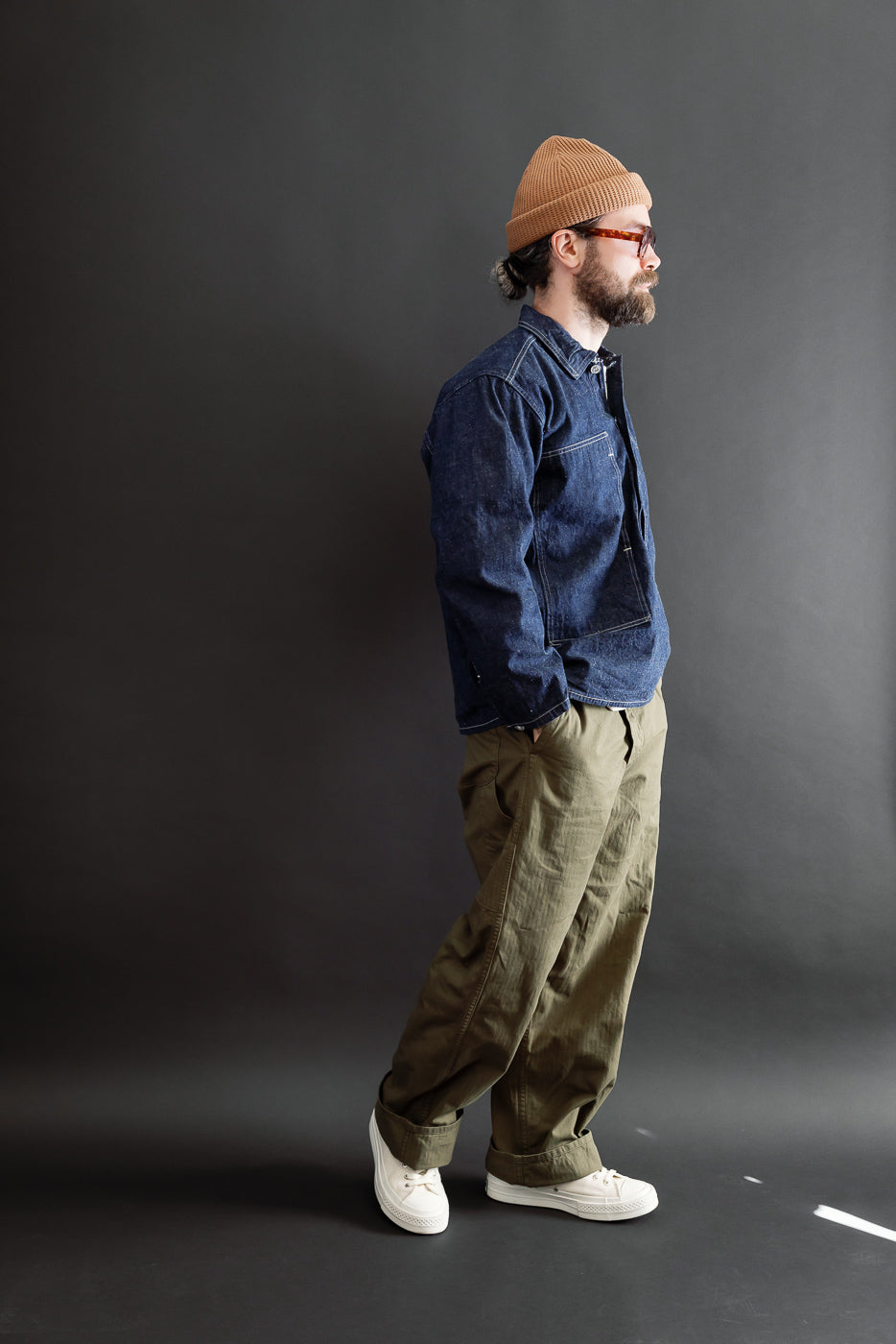 Full body side view of a male model, 5'9