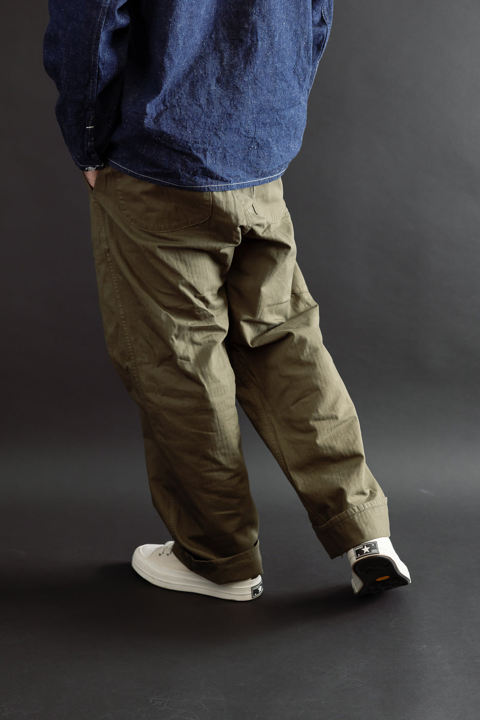 Rear view of olive pants on a 5'9