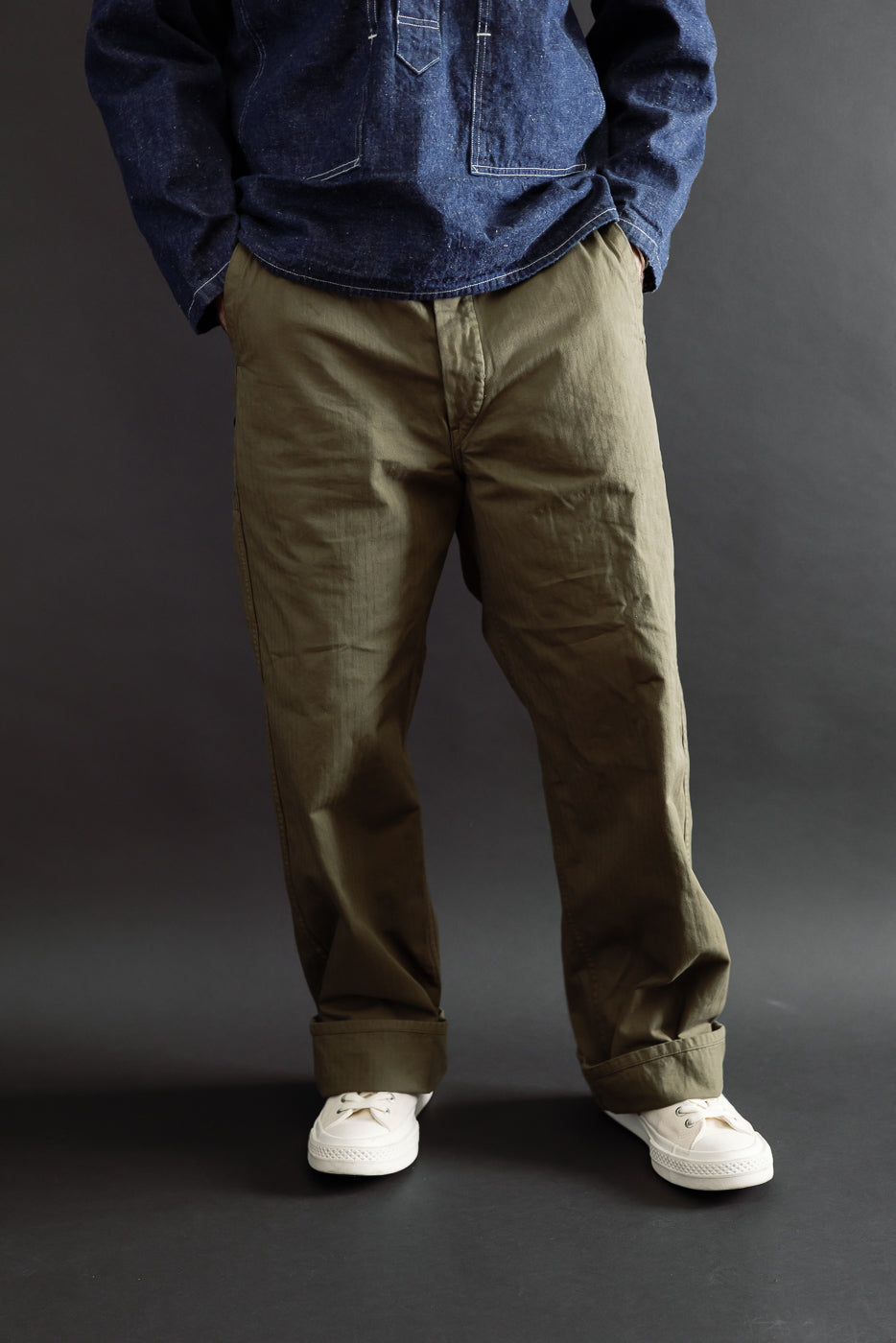Full body front view of male model, 5'9