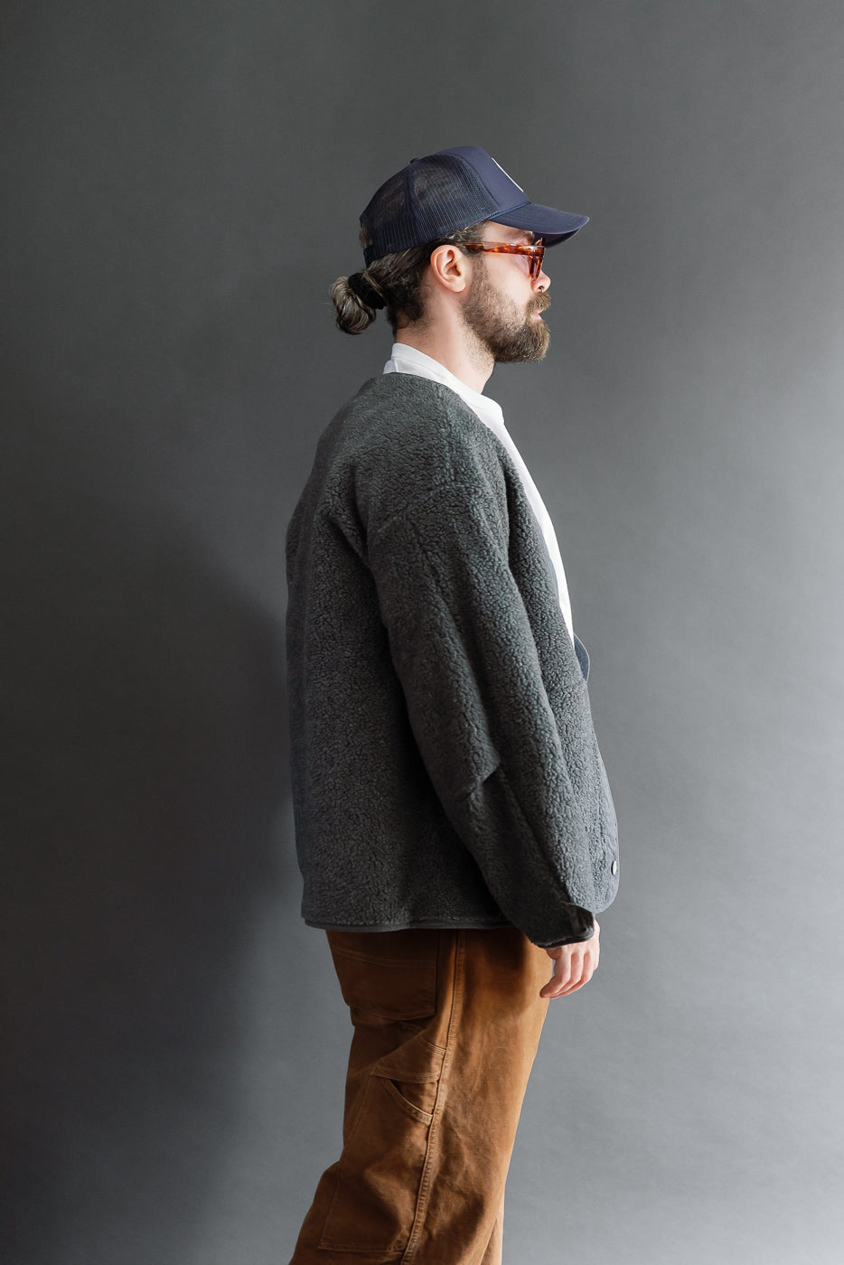 Side profile of a male model, 5'9