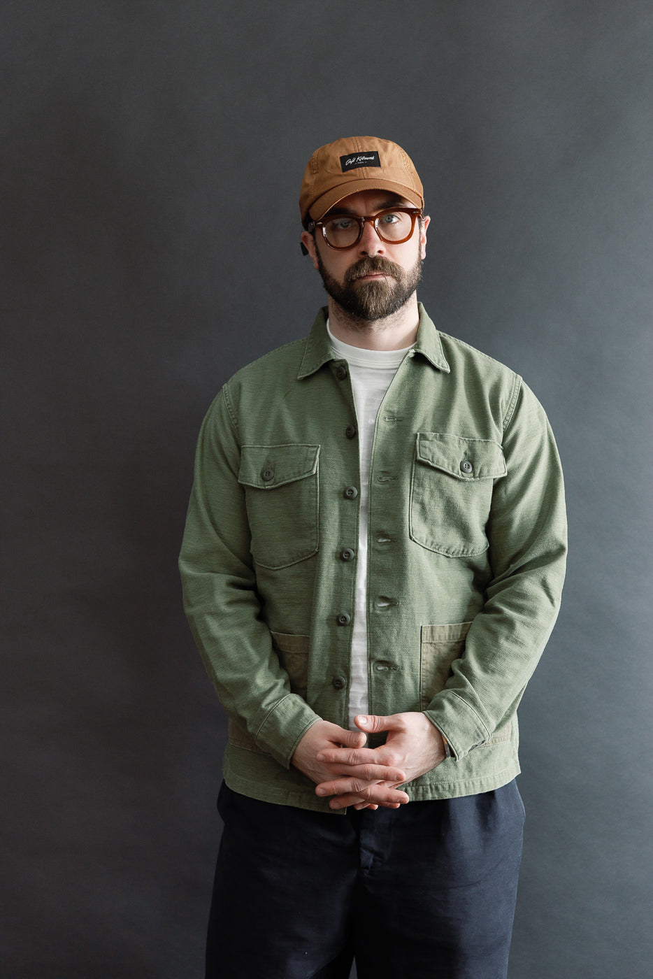 Front view, male model 5'9