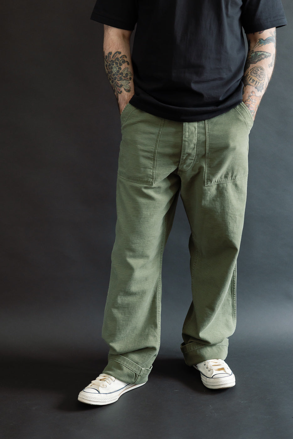 Front view, male model 5'9