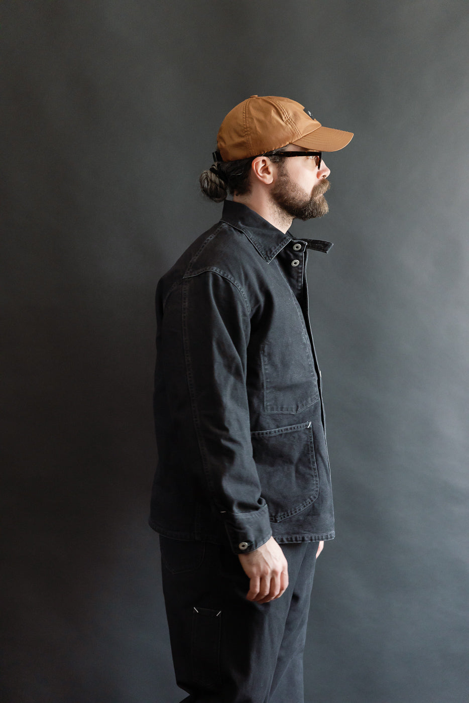 Side view of male model 5'9