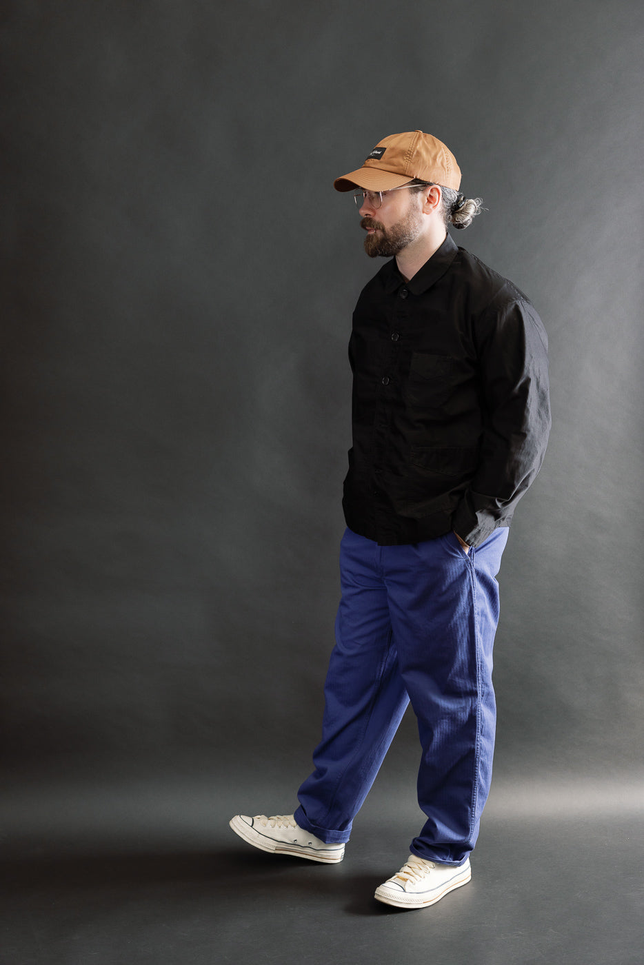 Full body front view of male model, 5'9